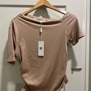 NEW Astr Women's Short Sleeve Ribbed Top in tan